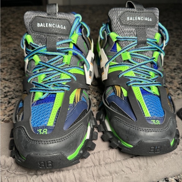 Balenciaga - Picture 3 of 5